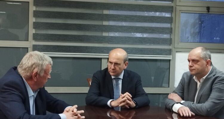 Περιοδεία με τον Υπουργό Οικονομικών Κωστή Χατζηδάκη στη Λάρισα ο Χρήστος Καπετάνος.