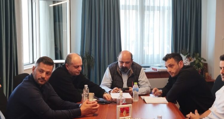 Σε Τύρναβο και Φάρσαλα ο Χρήστος Τριαντόπουλος μαζί με τον Χρήστο Καπετάνο: «Στόχος η επιτάχυνση των πληρωμών, με τη συνεργασία όλων των φορέων».